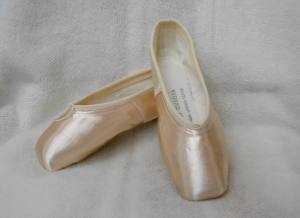 Sogei Ohrora pointe shoes